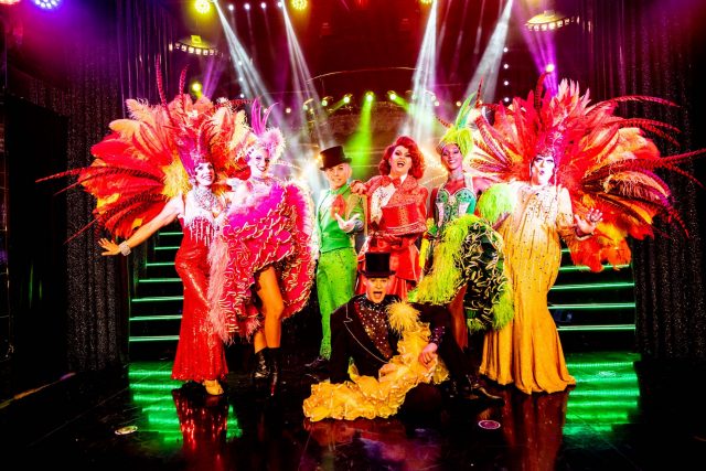 Le Diamant Bleu Restaurant Cabaret, ici on vient pour s'amuser !