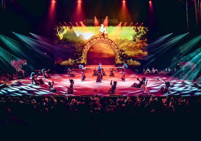 Cirque Phénix, votre arbre de Noël dans le plus grand cirque du monde !