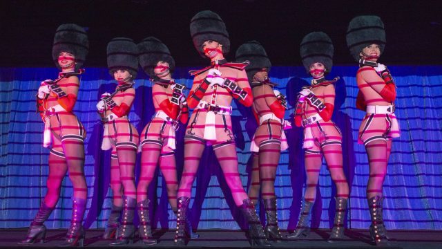 A Paris, les grands cabarets ont toujours la cote !