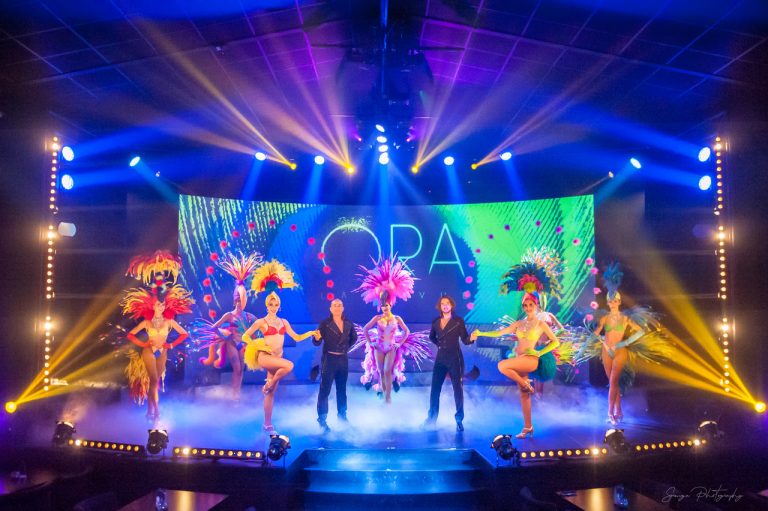 CABARET OVATION