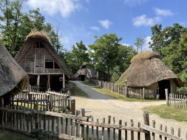 Village-Gaulois-billetterie-cse-sortie-Occitanie-Magazine-Influence!CSE-3