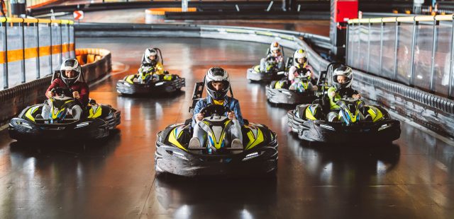 Salle multi-activités pour l'arbre de Noël CSE — karting et activités pour familles et salariés