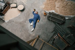 accidents mortels au travail, ouvrier au sol sur un chantier