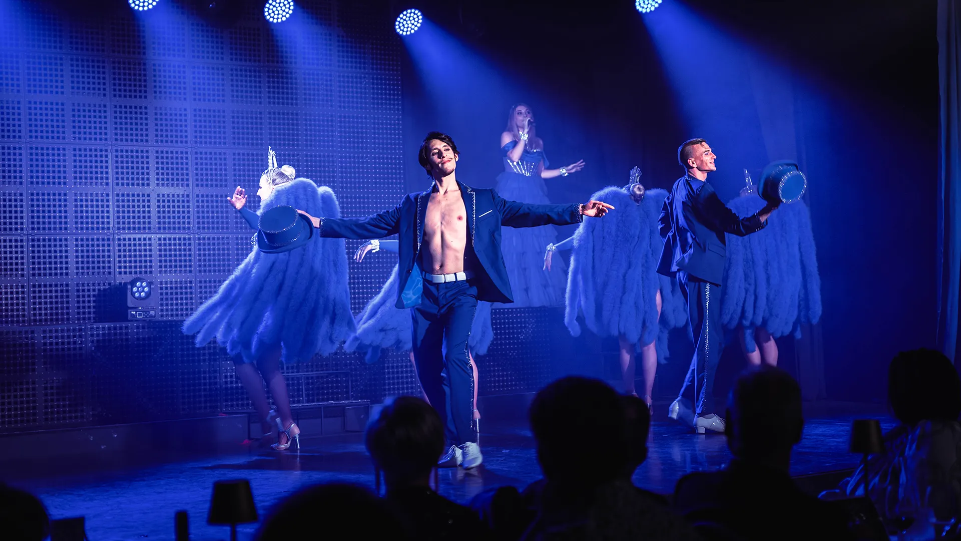 Magazine_CSE_InfluenceCSE_Cabaret_NAVY_BLUE_billetterie_et_soirée_CSE_cabaret_11