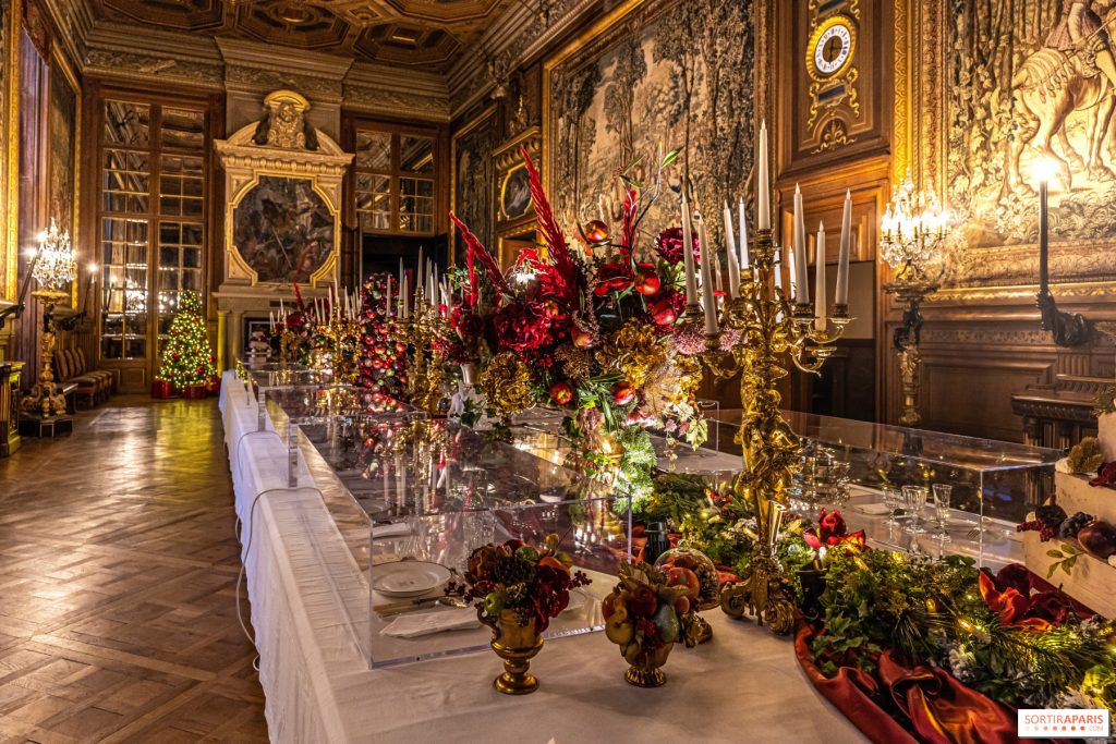 Arbre de Noël CSE au château : sapin monumental dans une salle historique